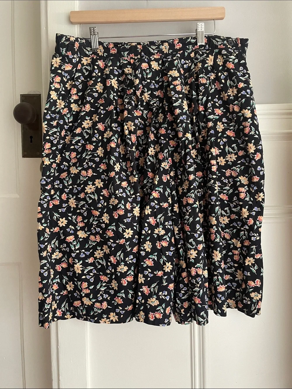Vintage Tilley Endurables floral trouser shorts-Size XL - Picture 1 of 10